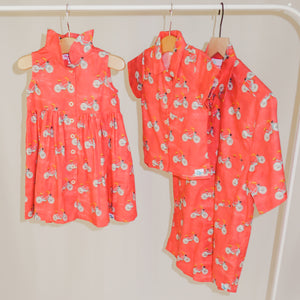 The children's dress can be paired with the children's shirt and women's shirt.